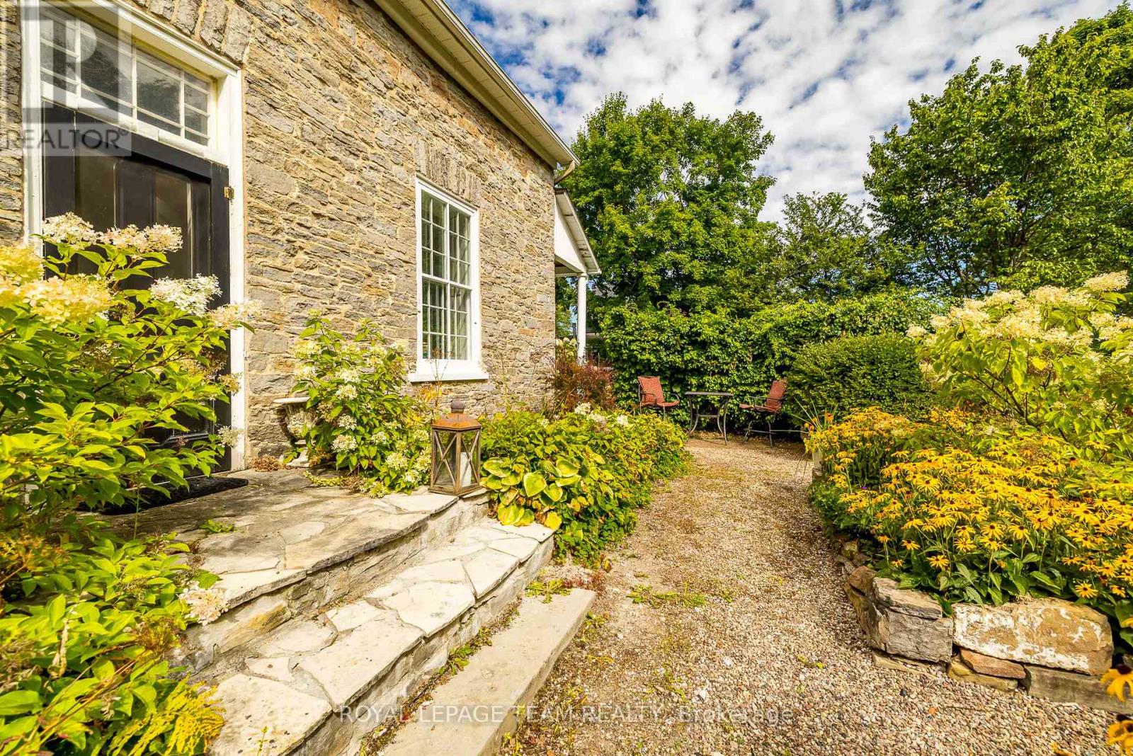 492 River Road