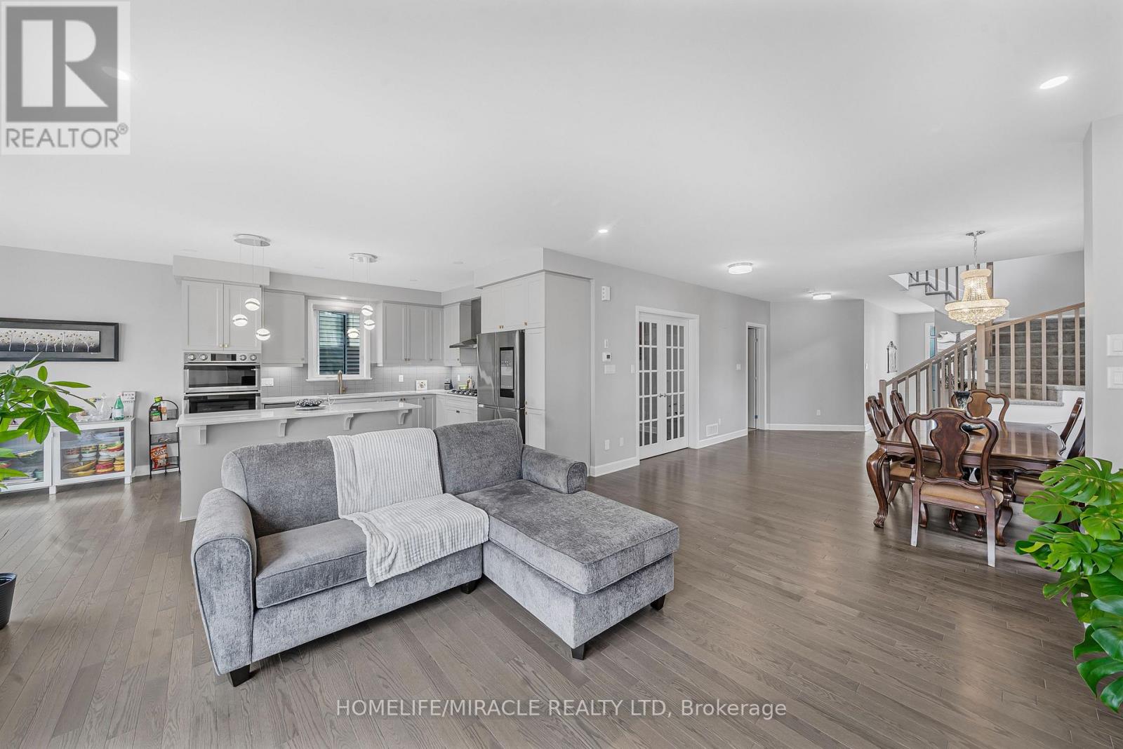 896 Sendero Way