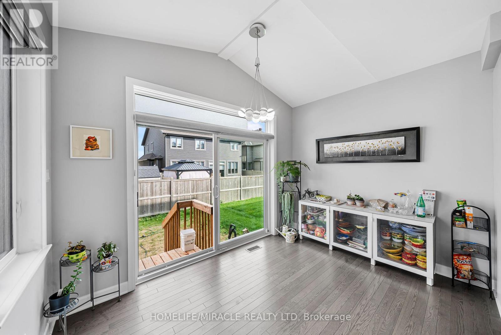896 Sendero Way