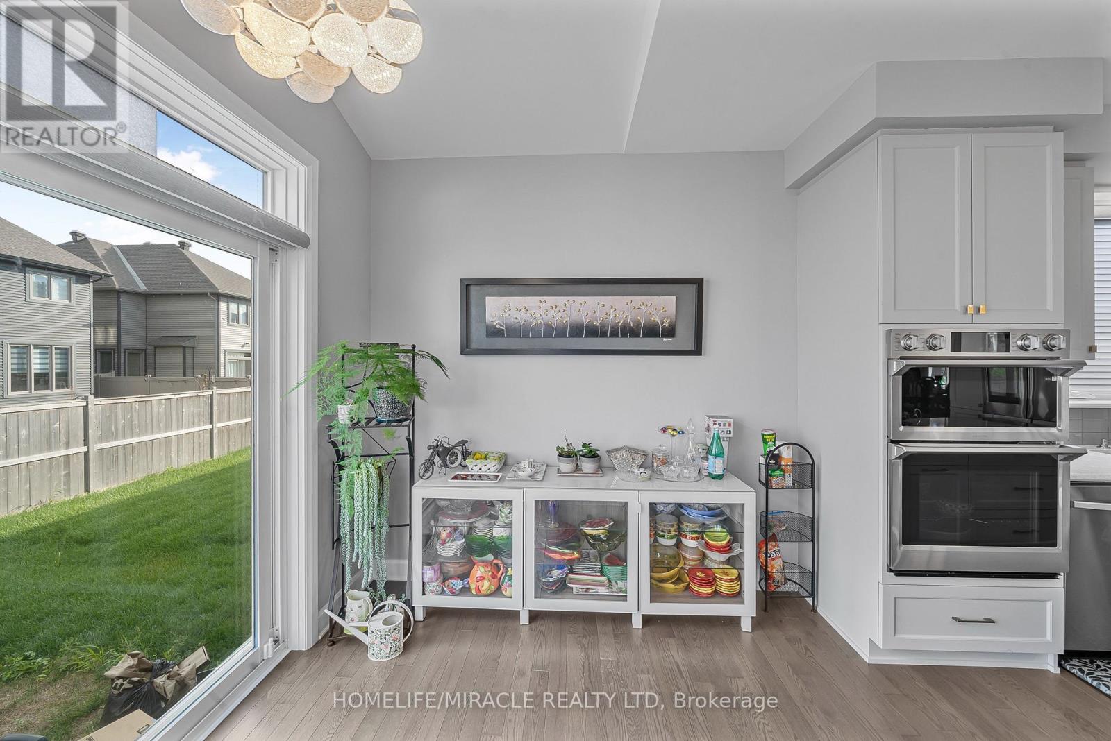 896 Sendero Way