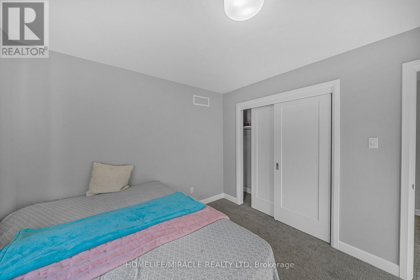 896 Sendero Way
