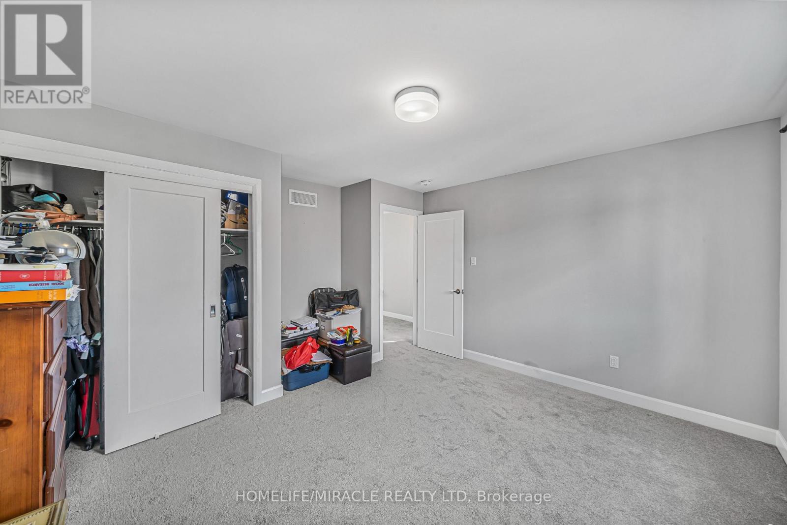 896 Sendero Way
