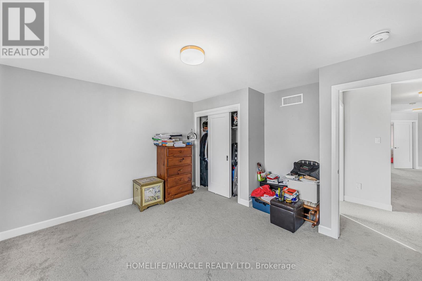 896 Sendero Way