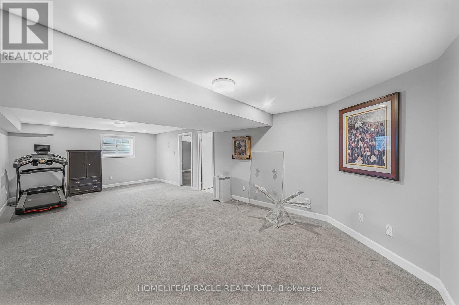 896 Sendero Way
