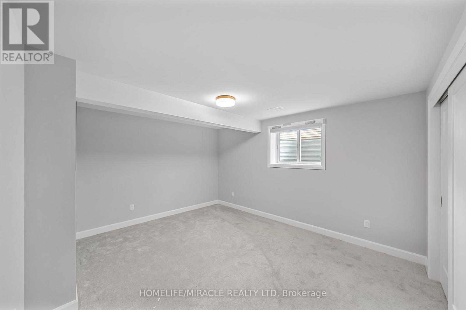 896 Sendero Way