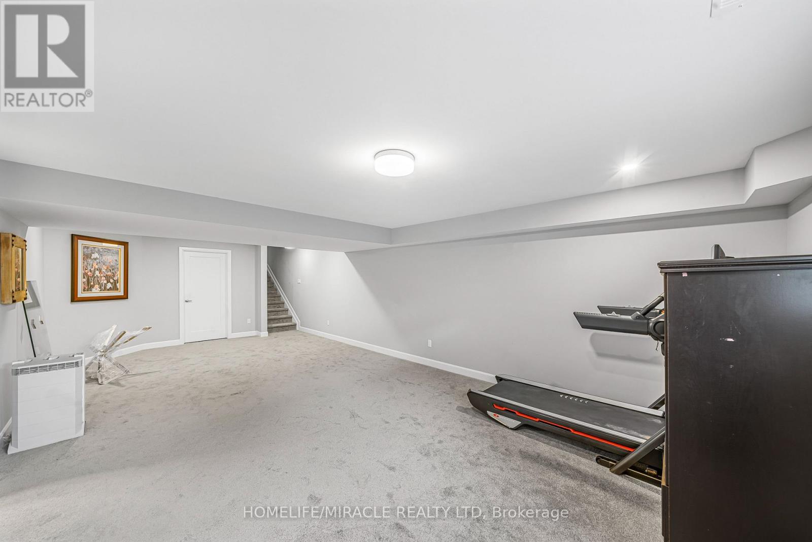 896 Sendero Way