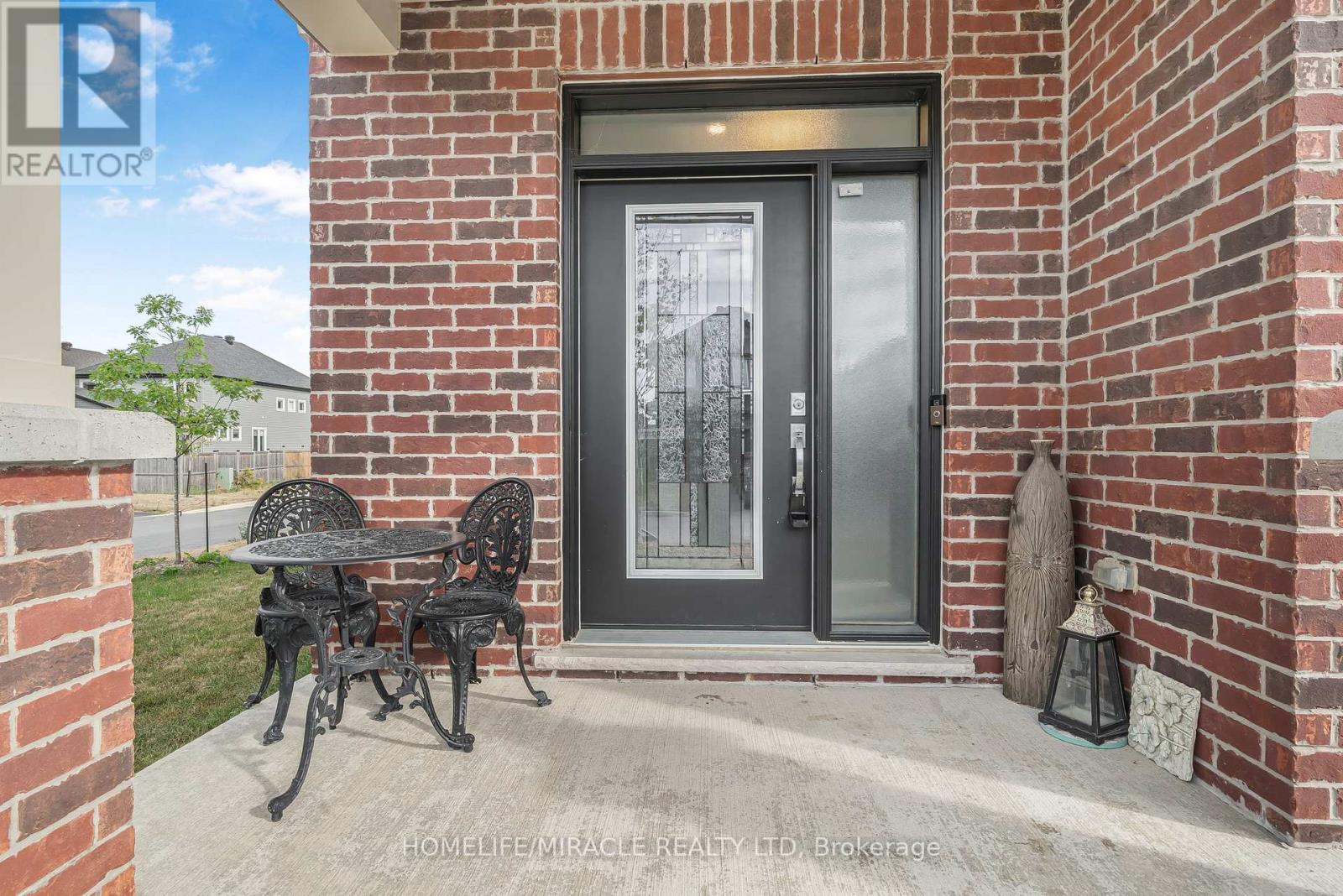 896 Sendero Way