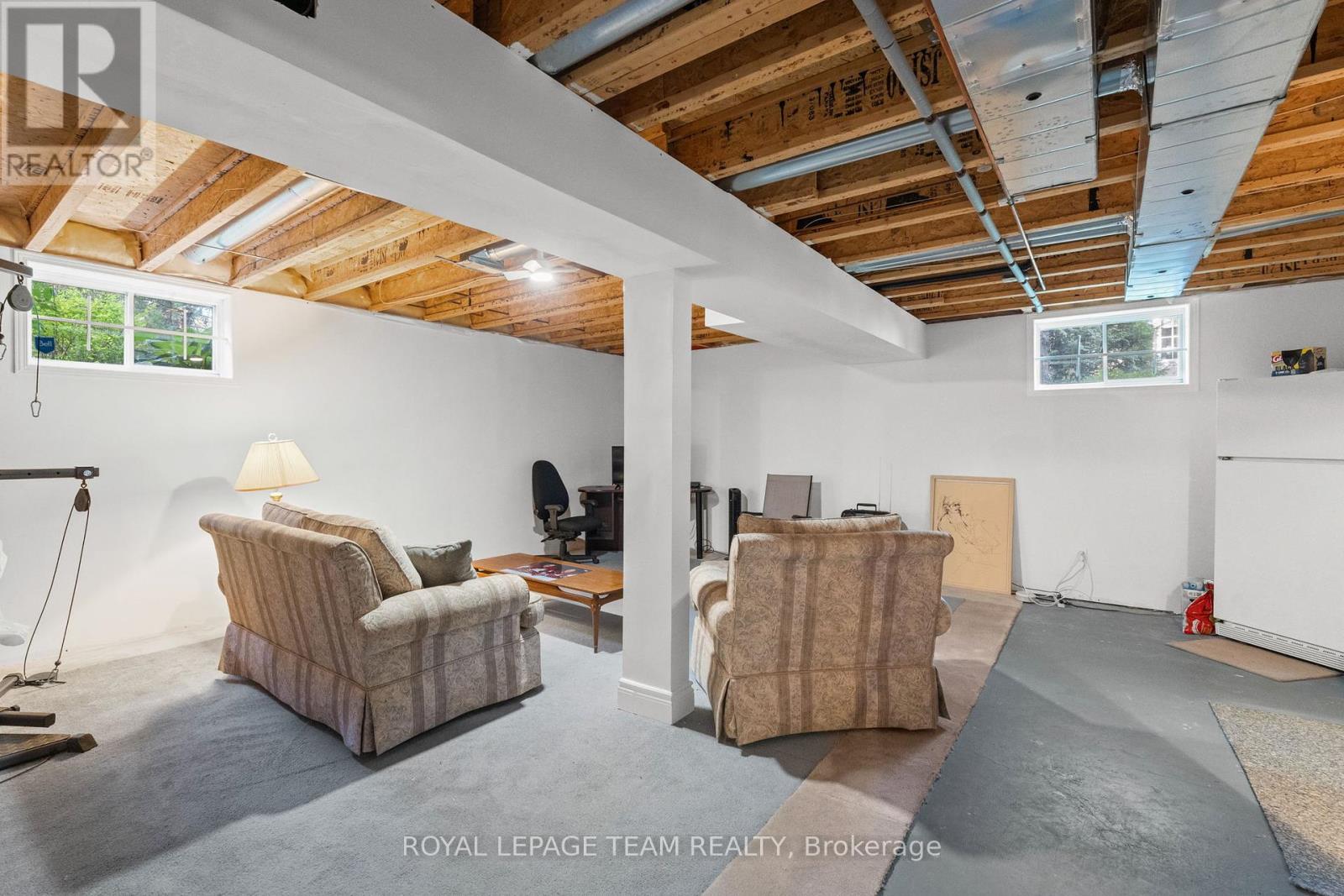 6825 Sunset Boulevard