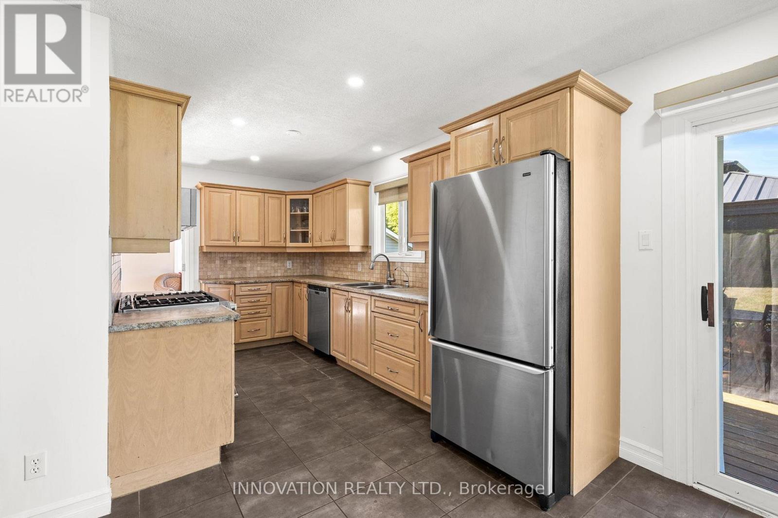 4001 Dunrobin Road