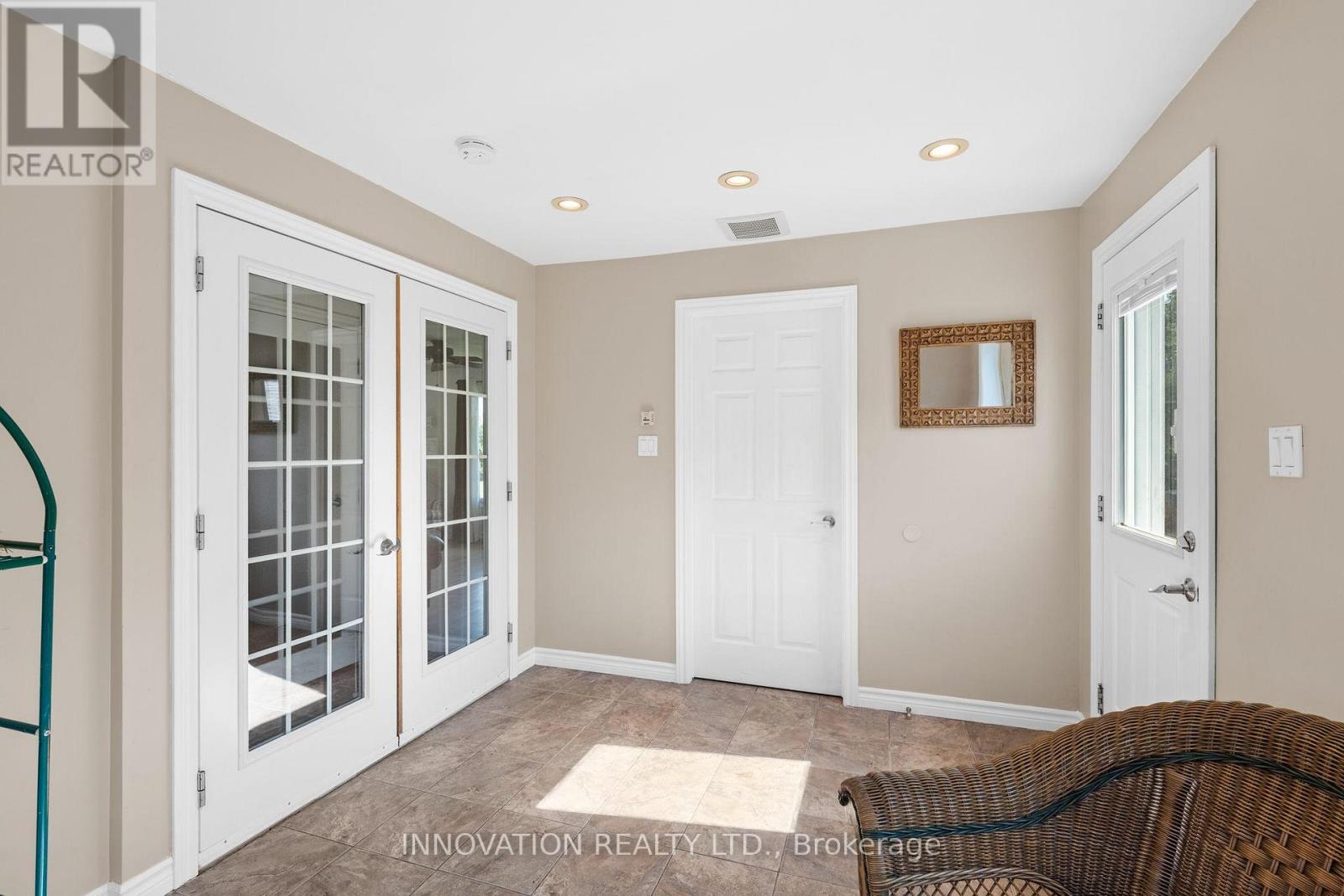 4001 Dunrobin Road