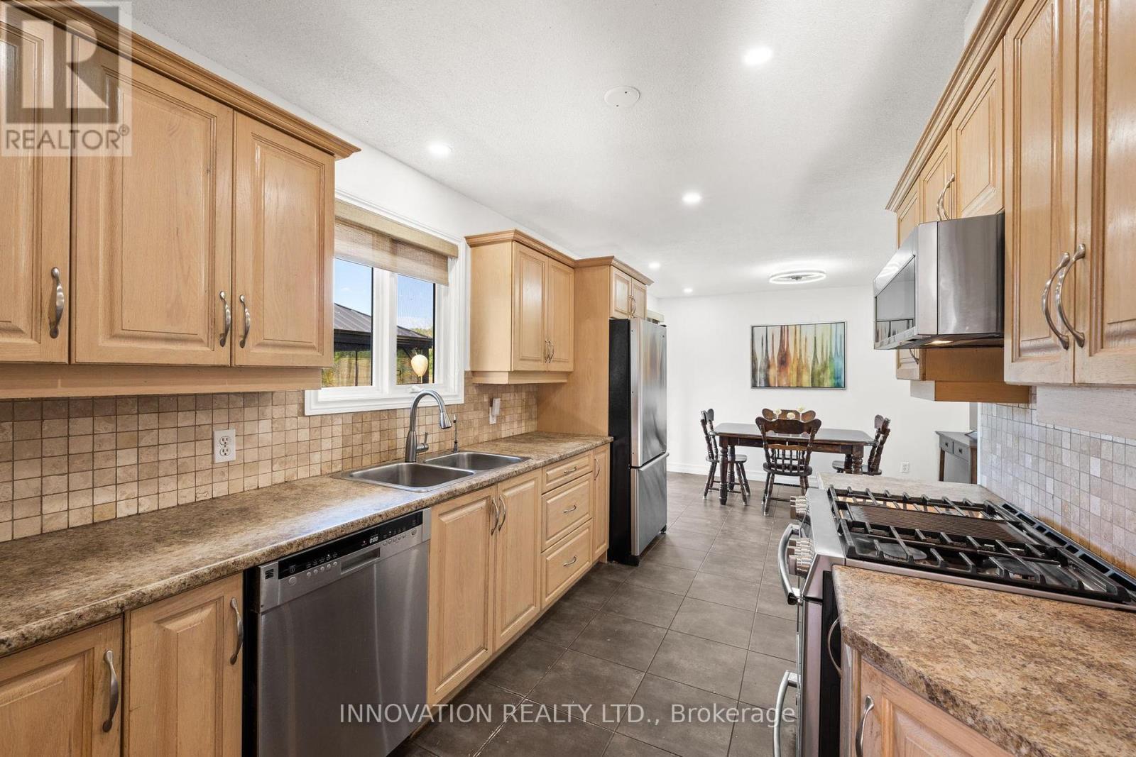 4001 Dunrobin Road