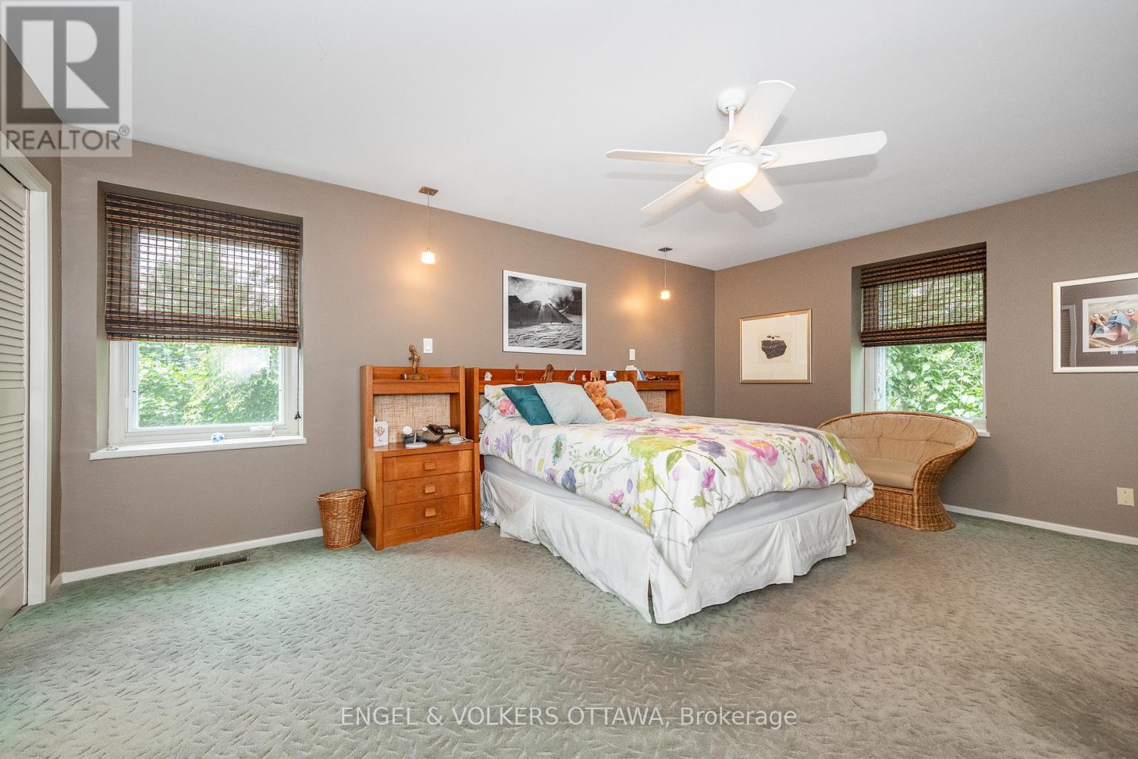 899 Dresden Crescent