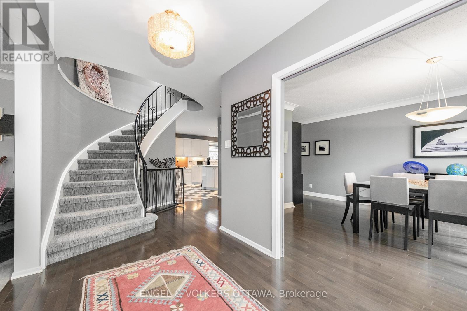 899 Dresden Crescent