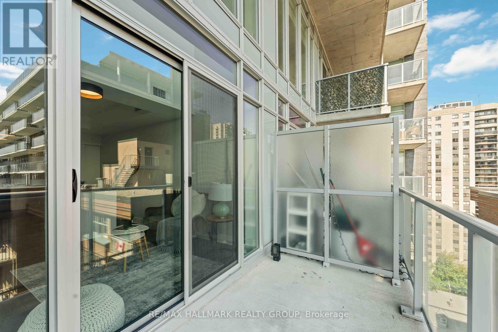 1209 - 255 Bay Street