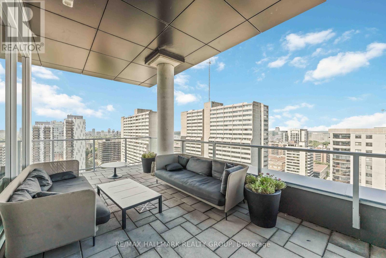 1209 - 255 Bay Street