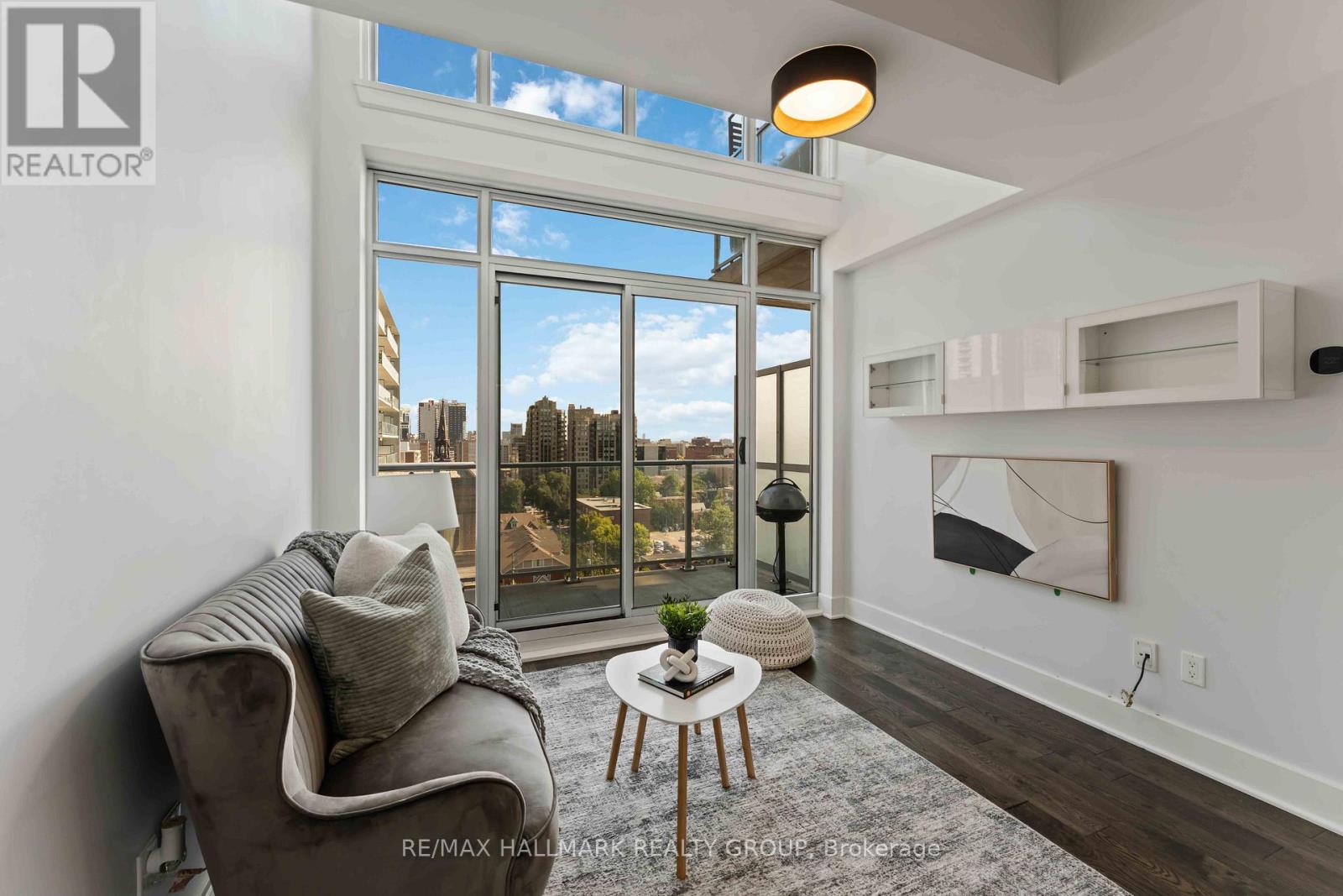 1209 - 255 Bay Street