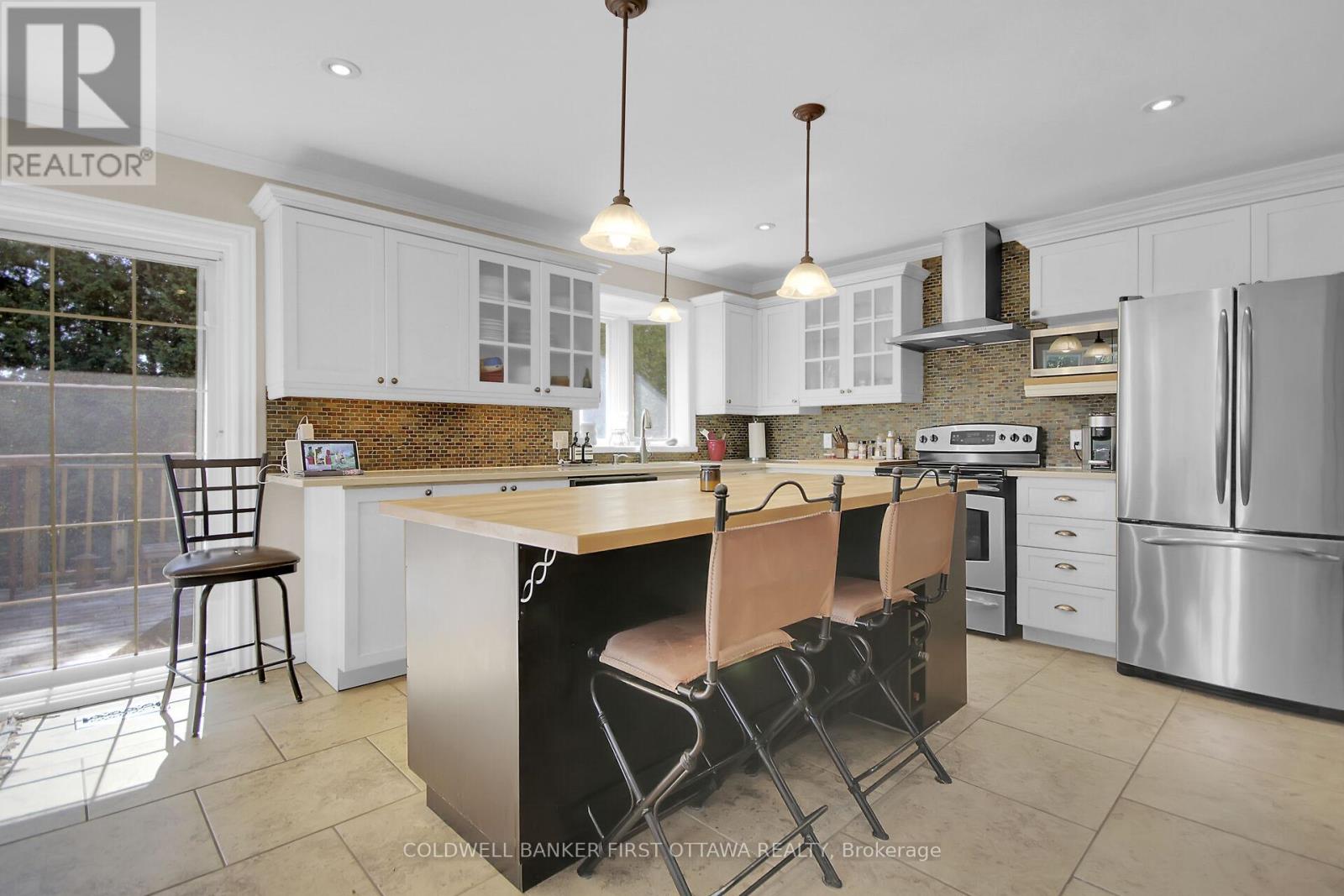 5937 Rideau Valley Drive N