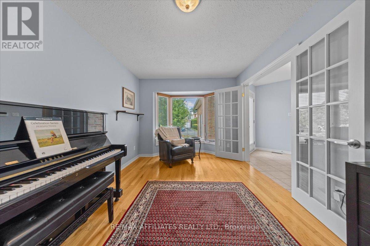 605 Falwyn Crescent