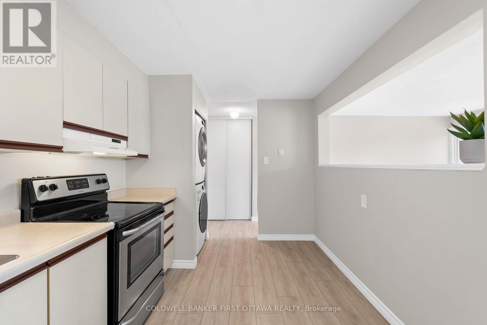 400 - 216 Viewmount Drive