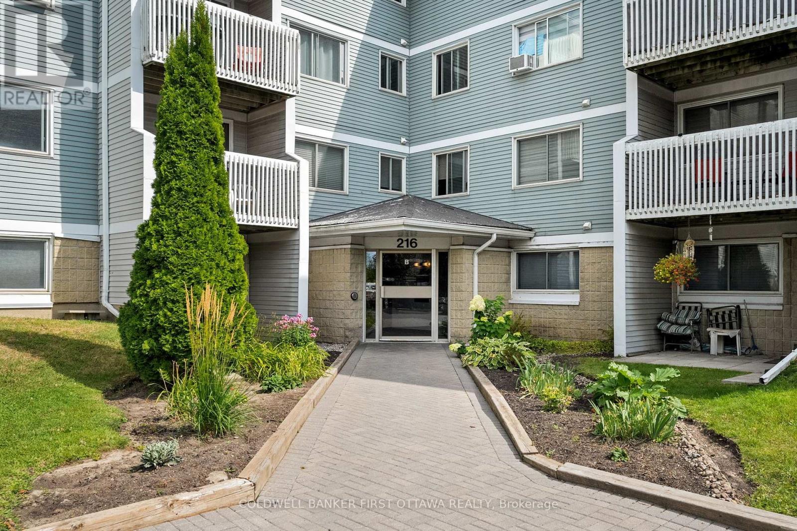 400 - 216 Viewmount Drive