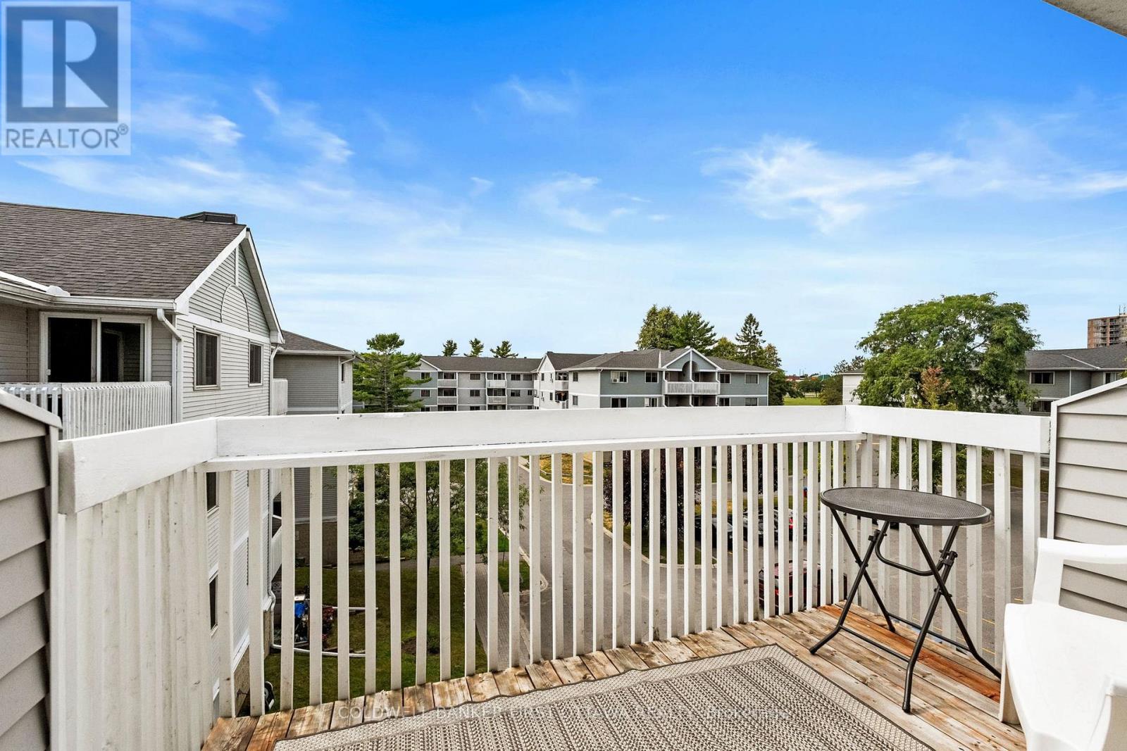 400 - 216 Viewmount Drive
