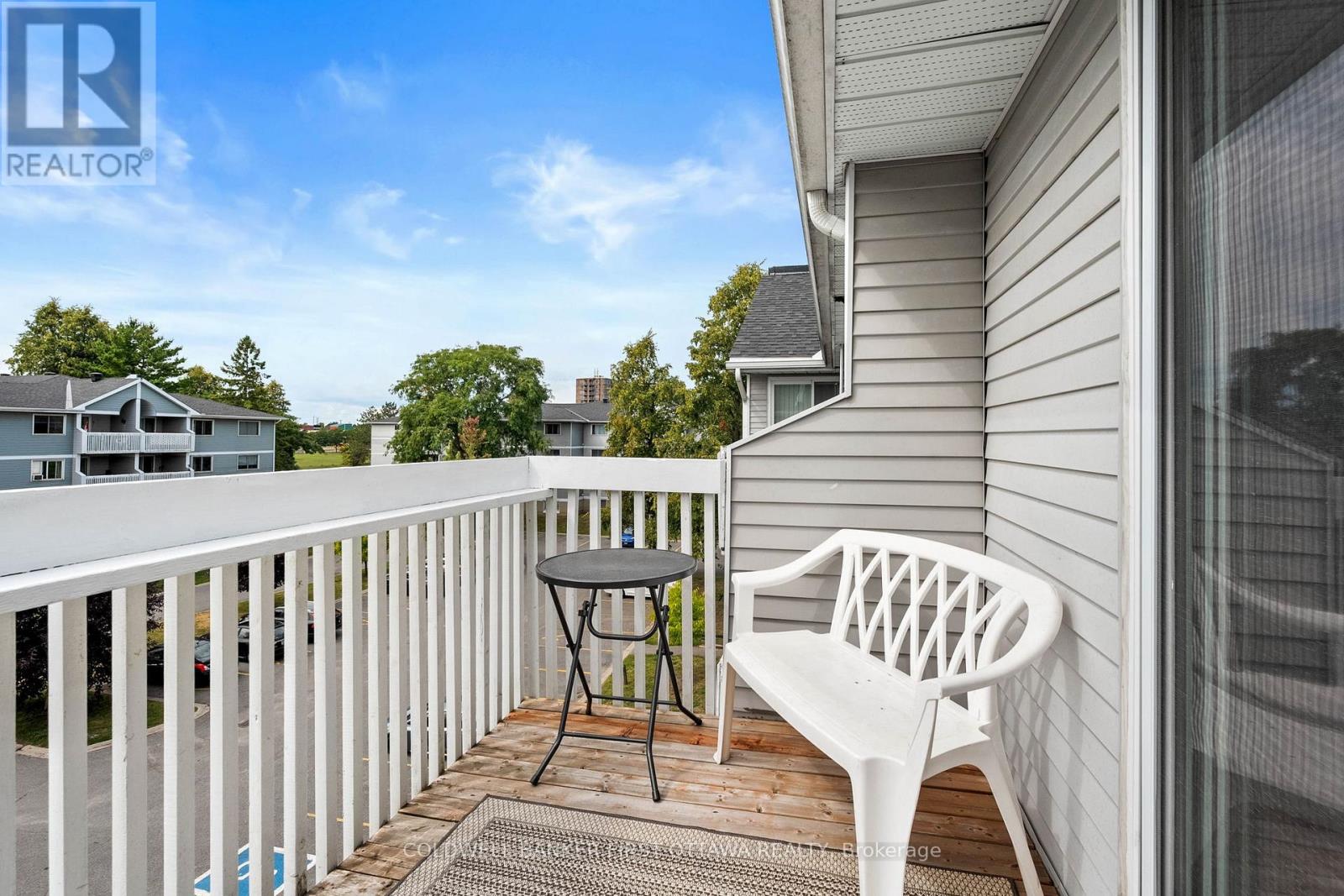 400 - 216 Viewmount Drive