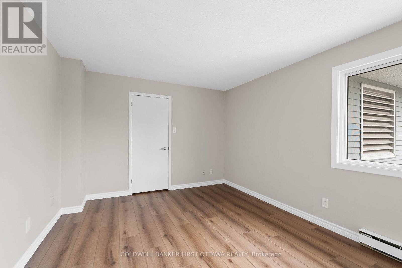 400 - 216 Viewmount Drive