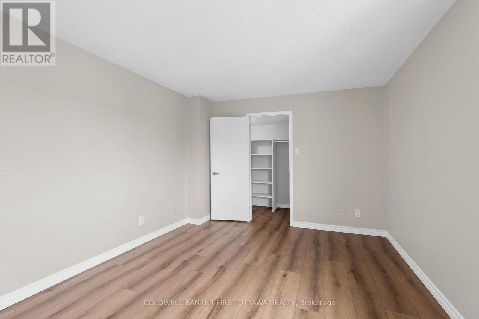 400 - 216 Viewmount Drive