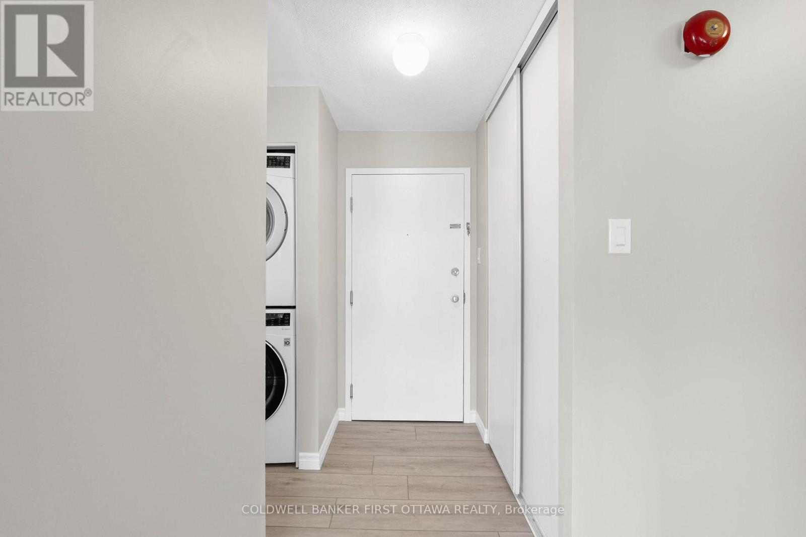 400 - 216 Viewmount Drive