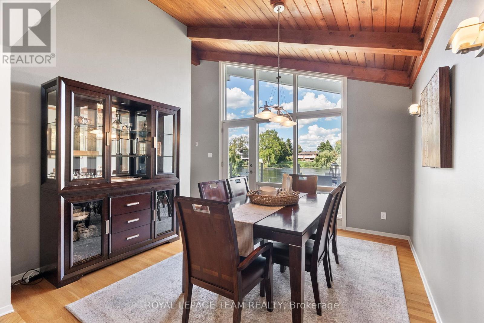 5409 Riverside Crescent