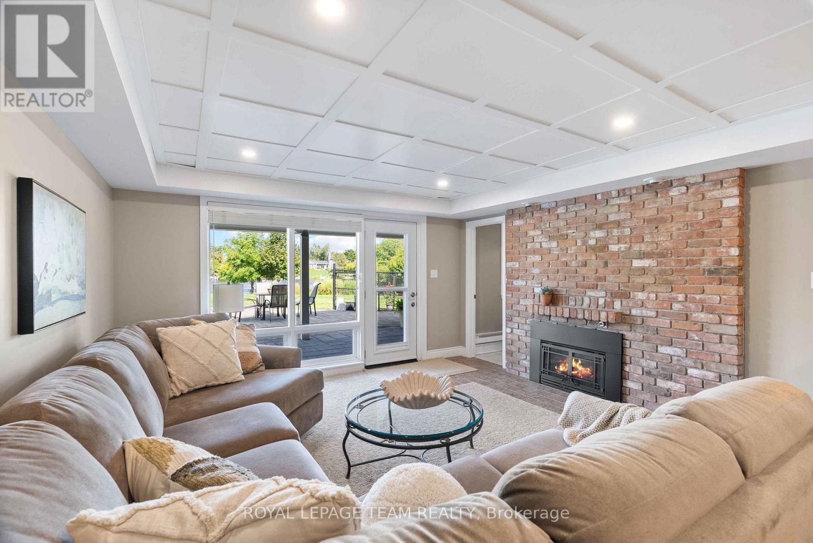 5409 Riverside Crescent
