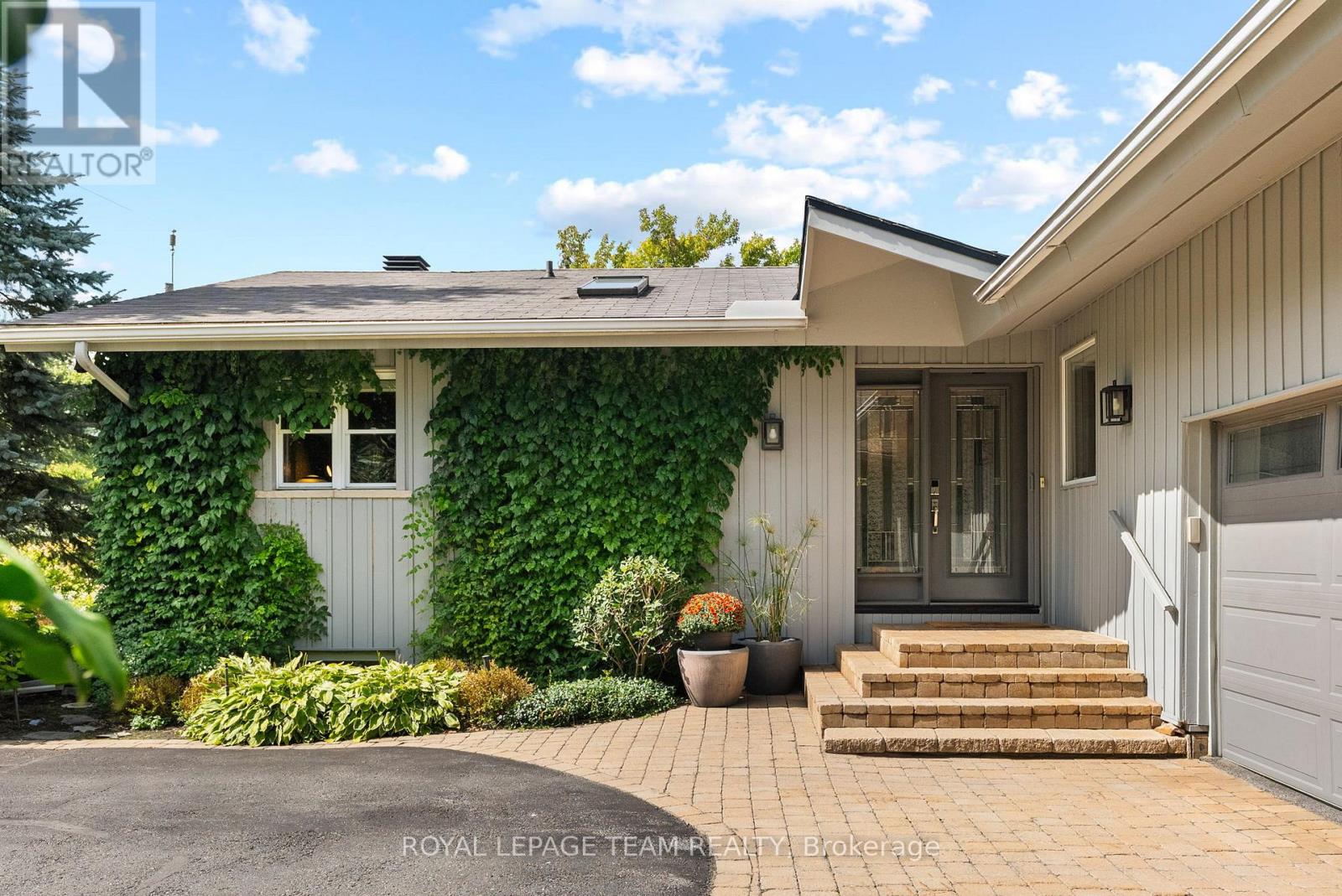 5409 Riverside Crescent