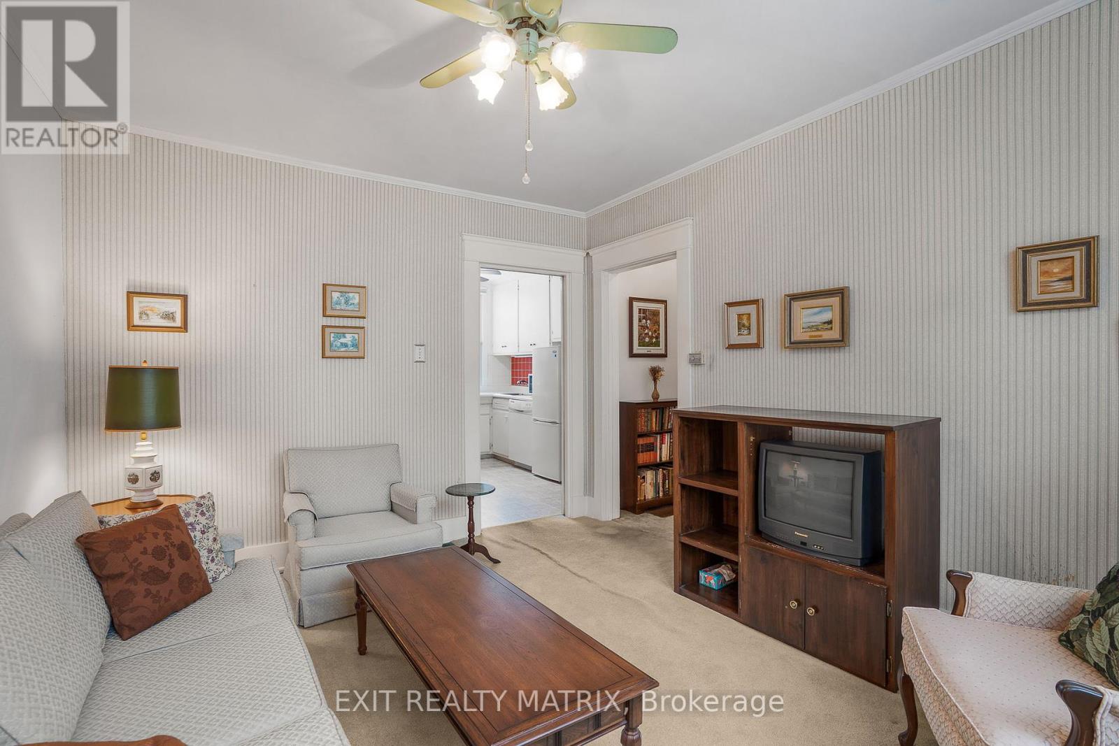 469 Smerdon Street