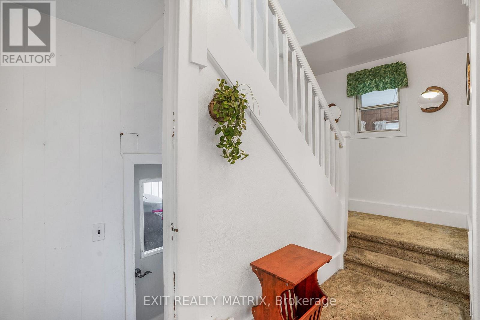 469 Smerdon Street