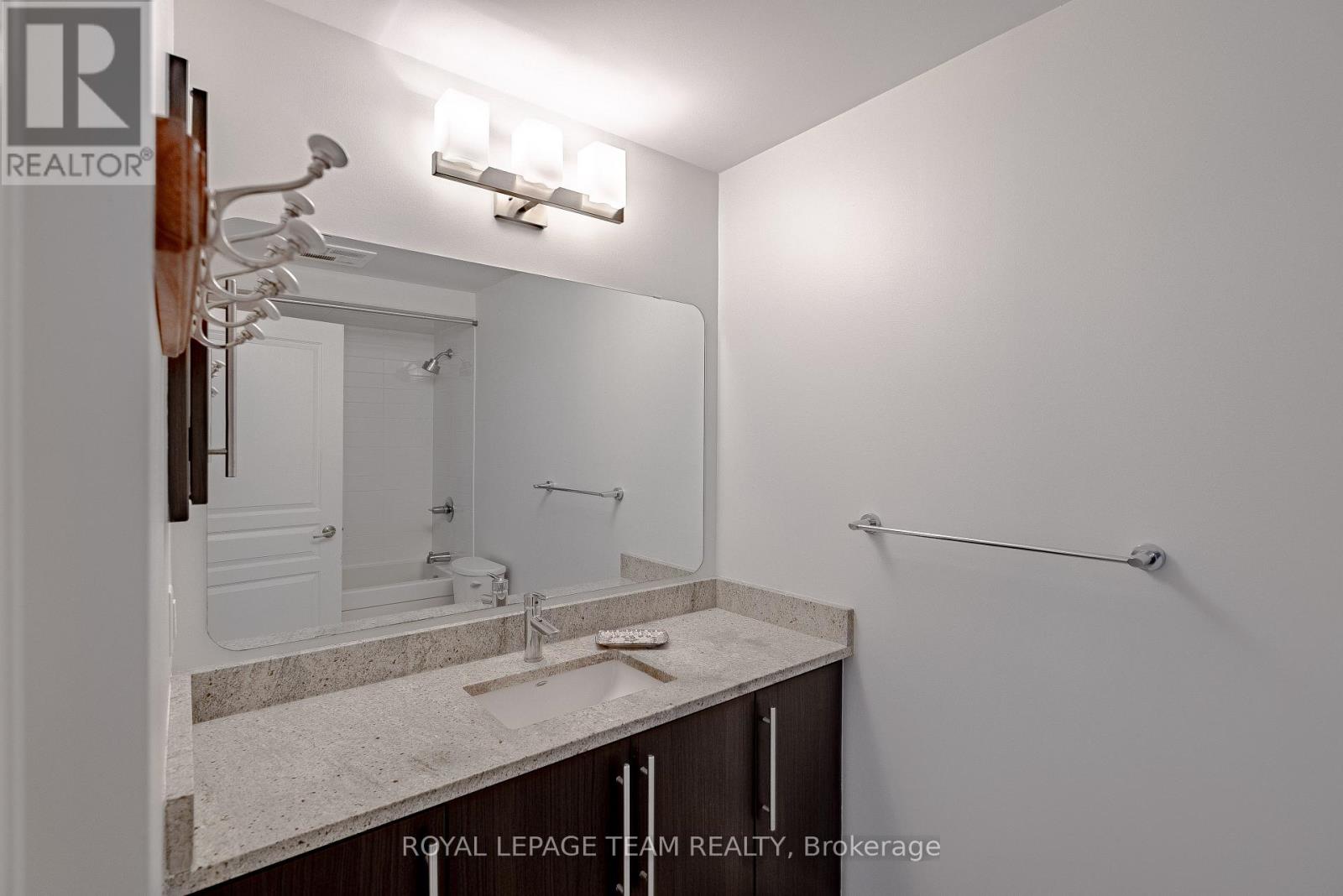 1209 - 238 Besserer Street