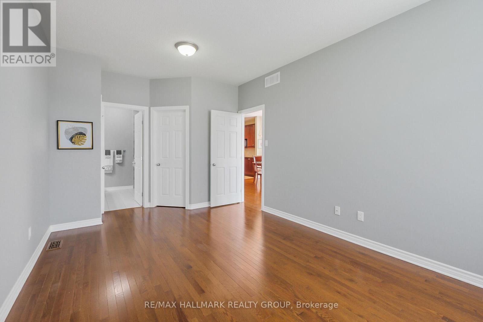 325 Farincourt Crescent