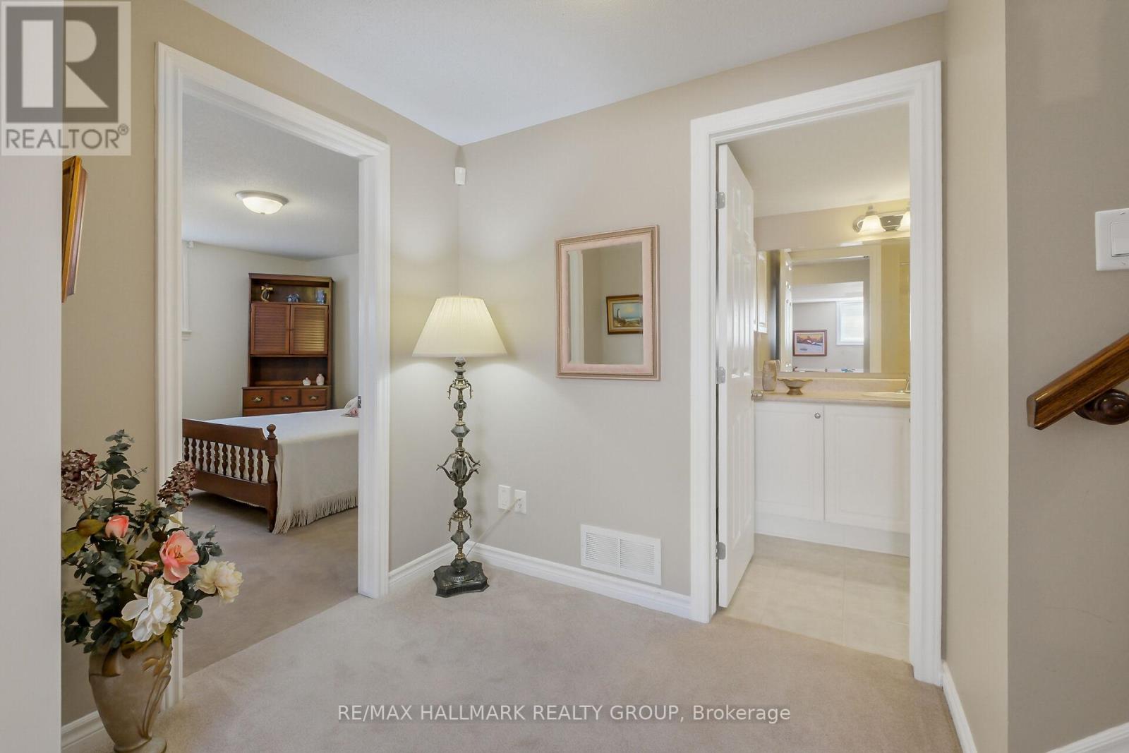 325 Farincourt Crescent