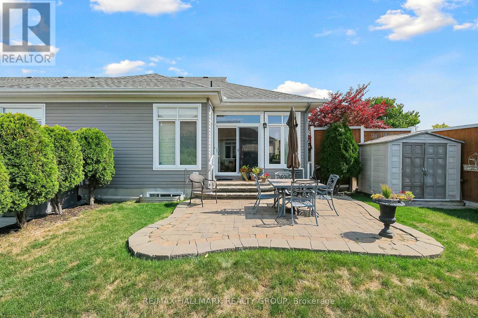 325 Farincourt Crescent