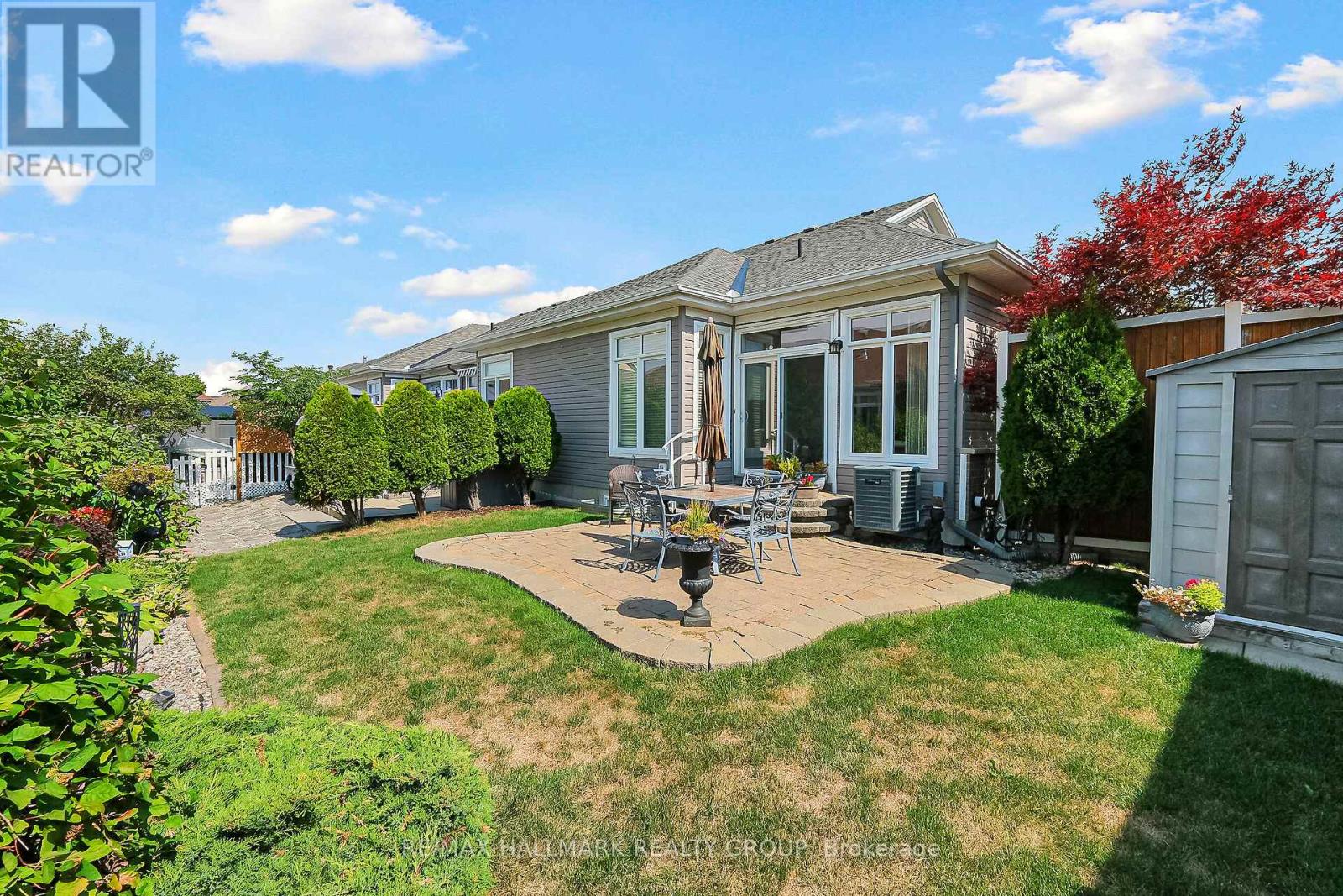 325 Farincourt Crescent