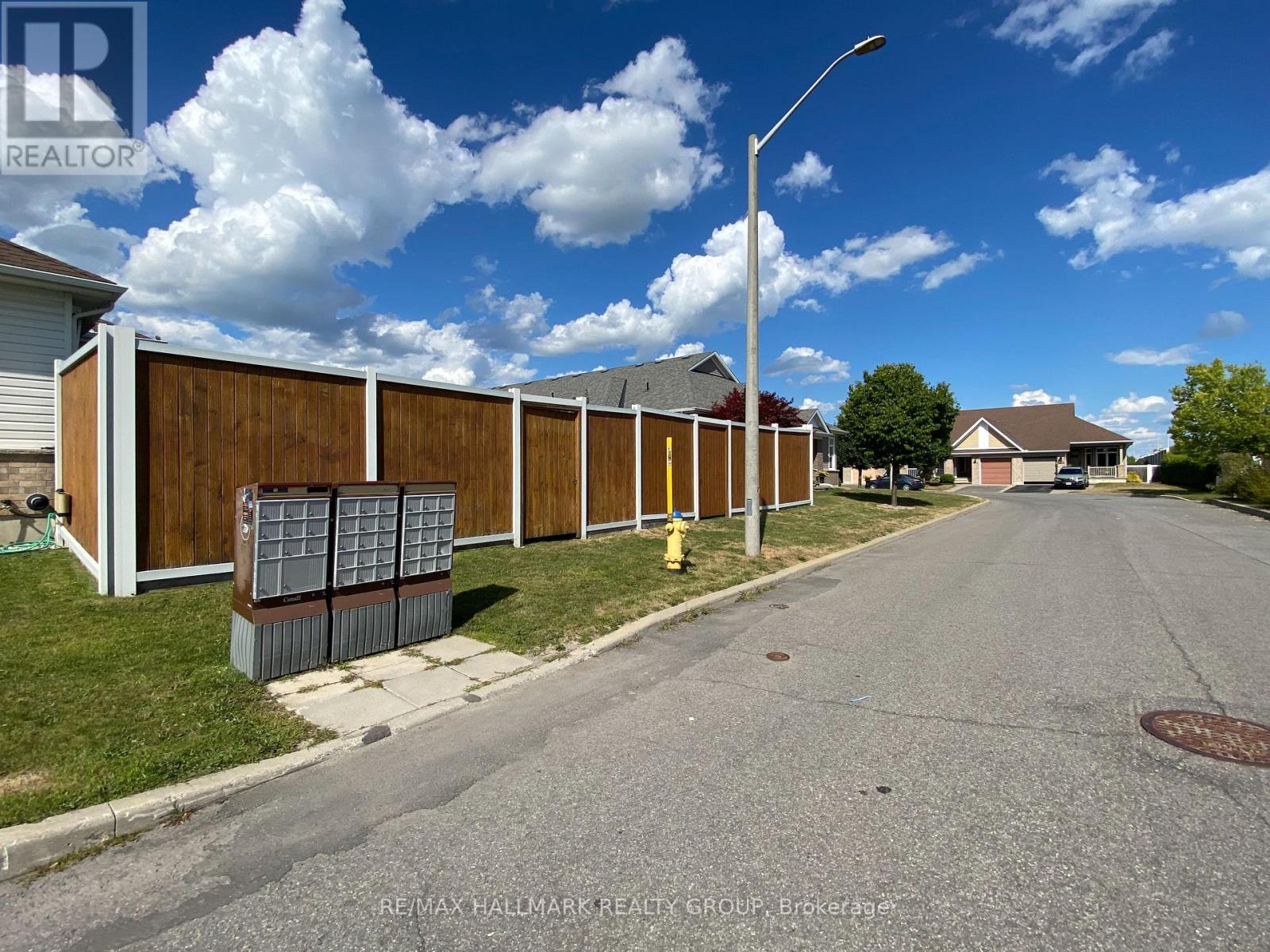 325 Farincourt Crescent