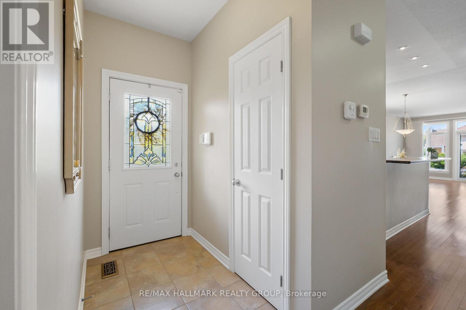 325 Farincourt Crescent