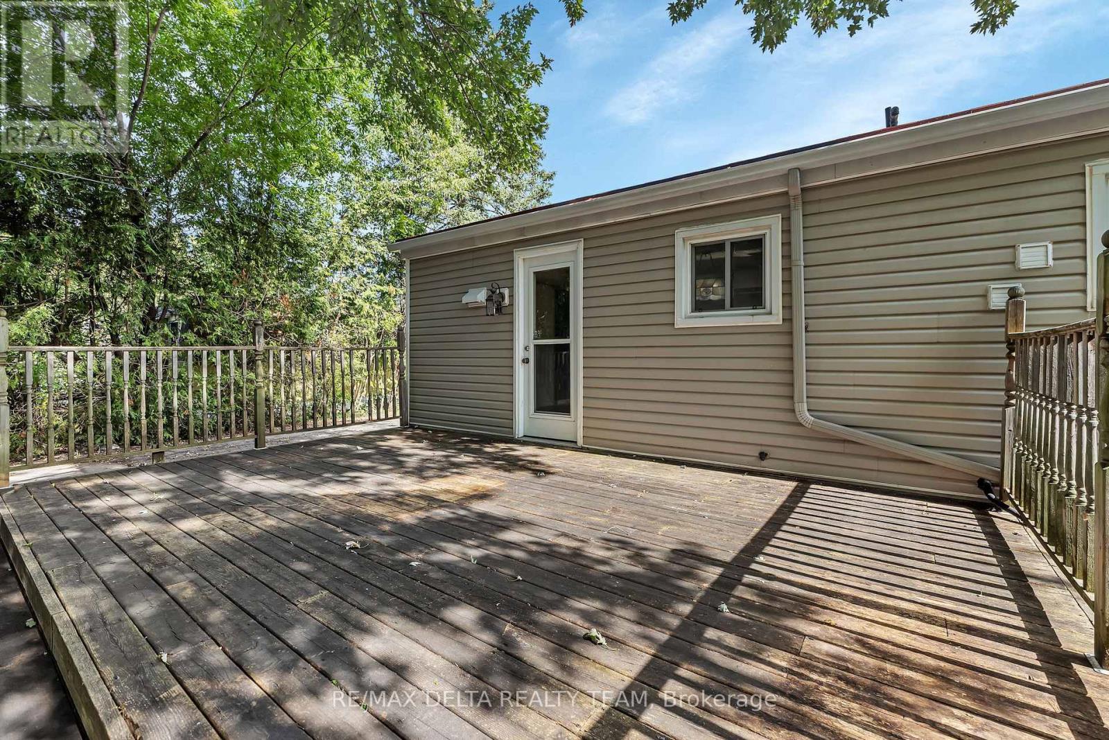 25 Fringewood Drive