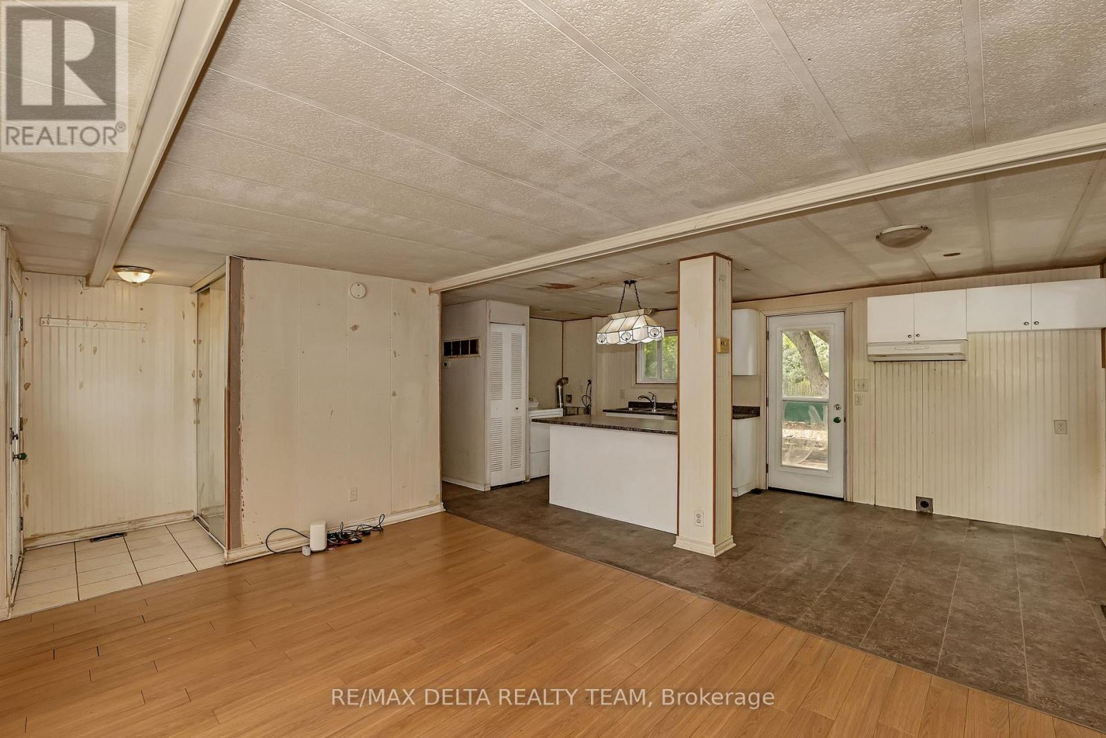 25 Fringewood Drive