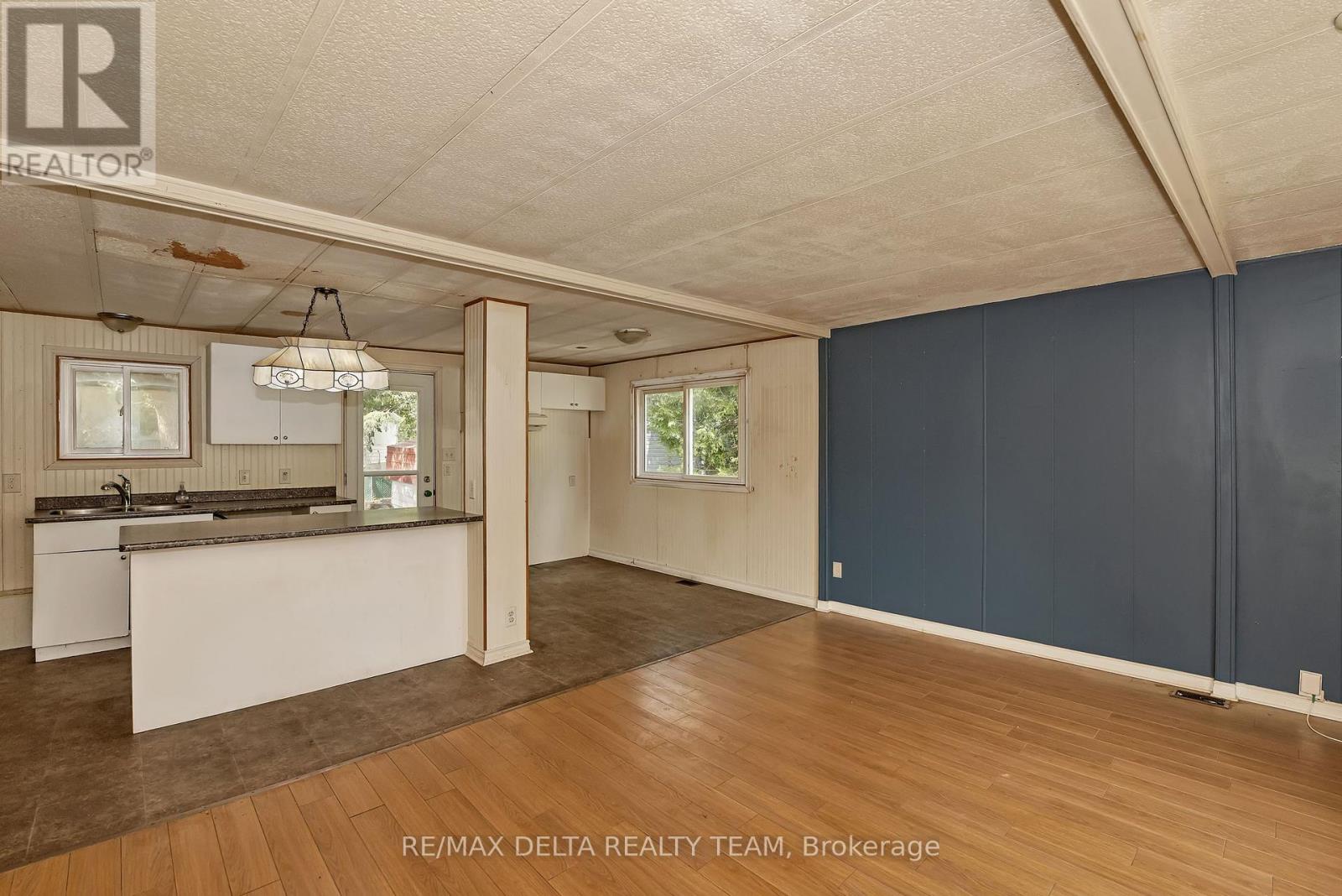 25 Fringewood Drive