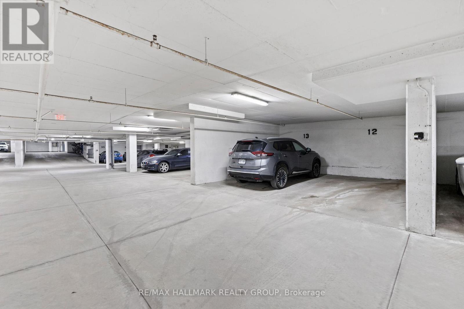 2105 - 324 Laurier Avenue W