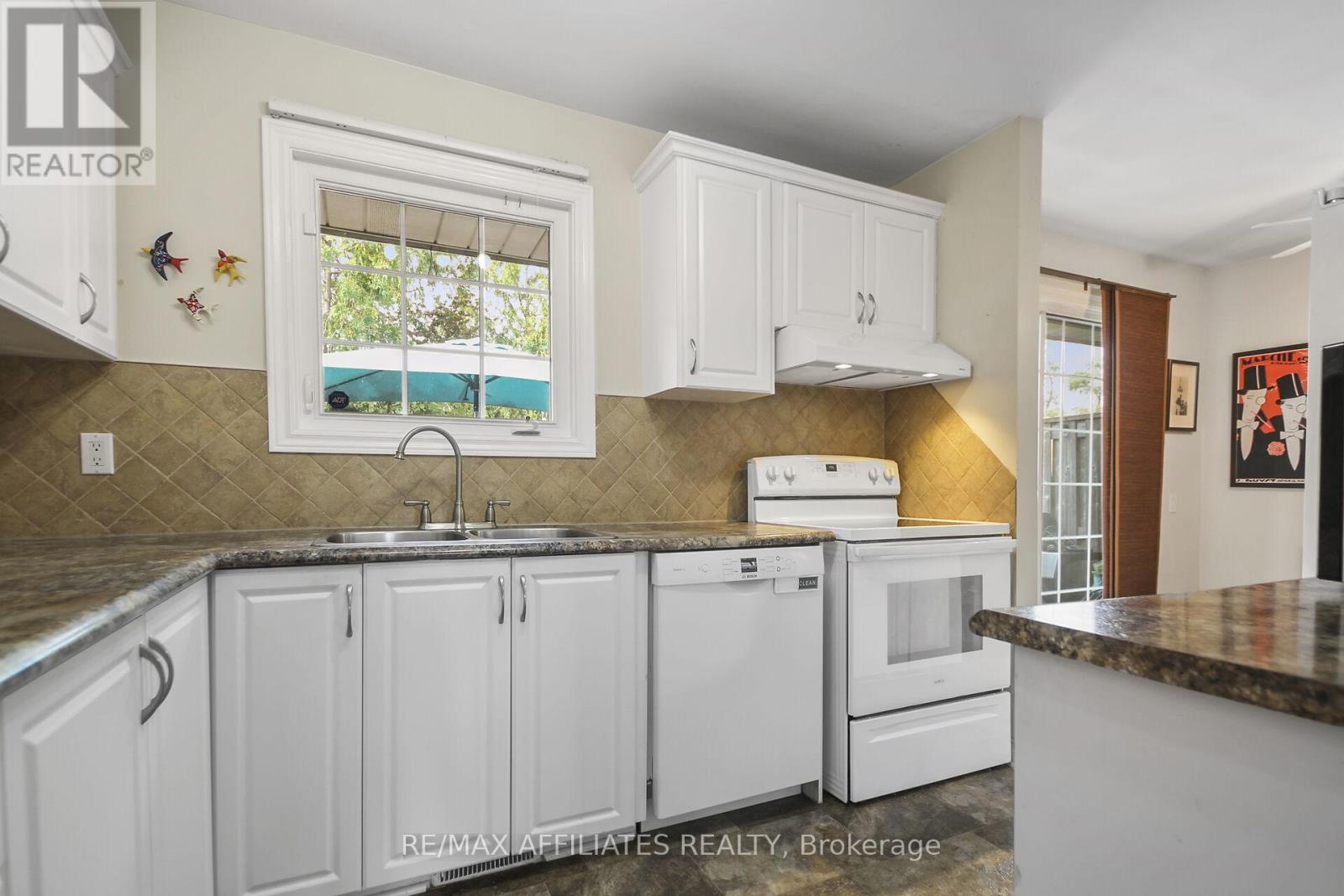 1065 Meadowlands Drive