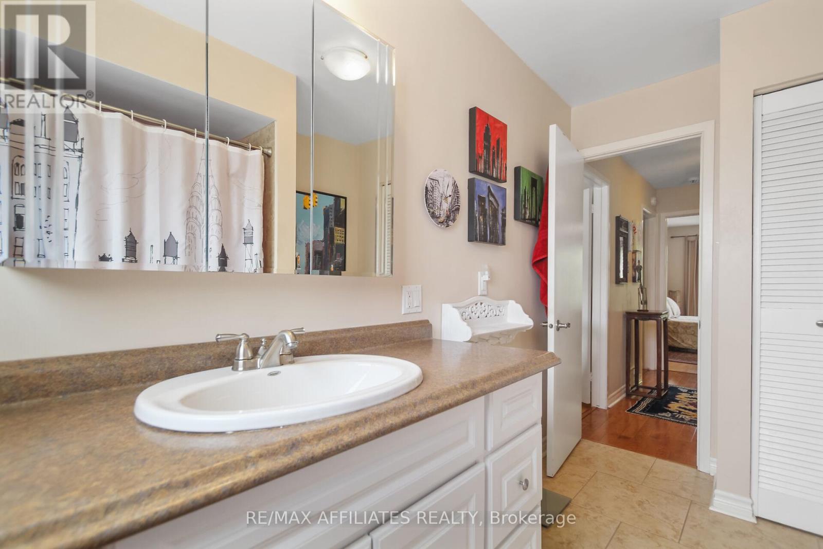 1065 Meadowlands Drive