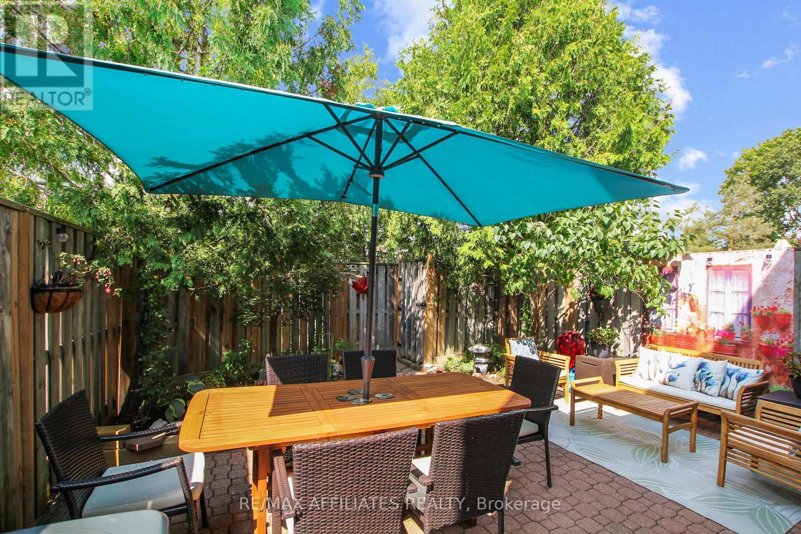 1065 Meadowlands Drive