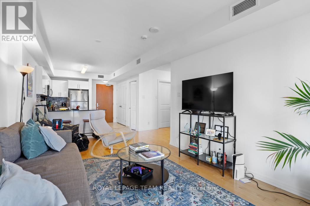 1303 - 242 Rideau Street