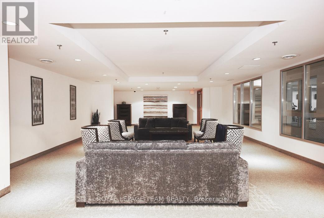 1303 - 242 Rideau Street